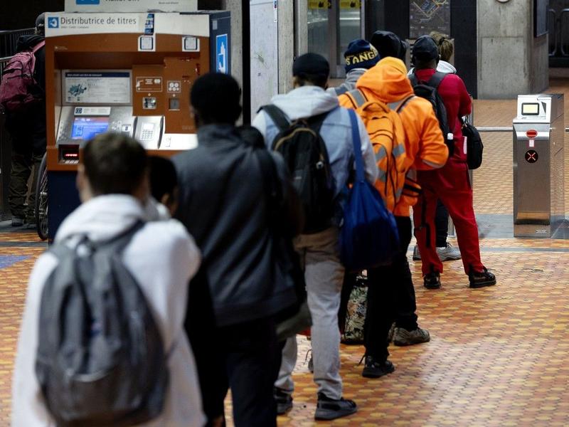 Melançon: STM unions are holding Montreal commuters hostage