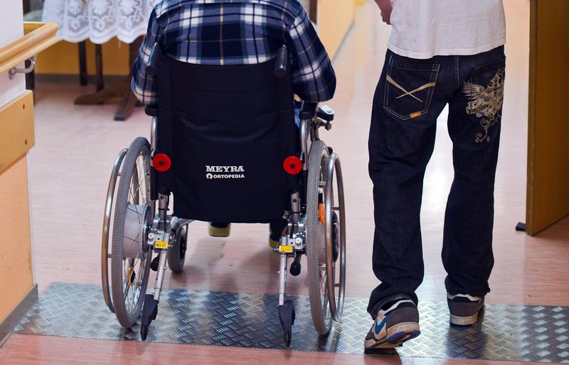 Soziales Pflichtjahr: Spazieren mit den Superreichen Soziales Pflichtjahr: Spazieren mit den Superreichen