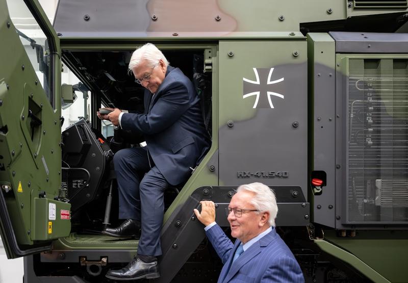 Vor Rüstungsabstimmung: Rheinmetall-Tochter spendete an Abgeordnete – Justiz winkt ab Vor Rüstungsabstimmung: Rheinmetall-Tochter spendete an Abgeordnete – Justiz winkt ab
