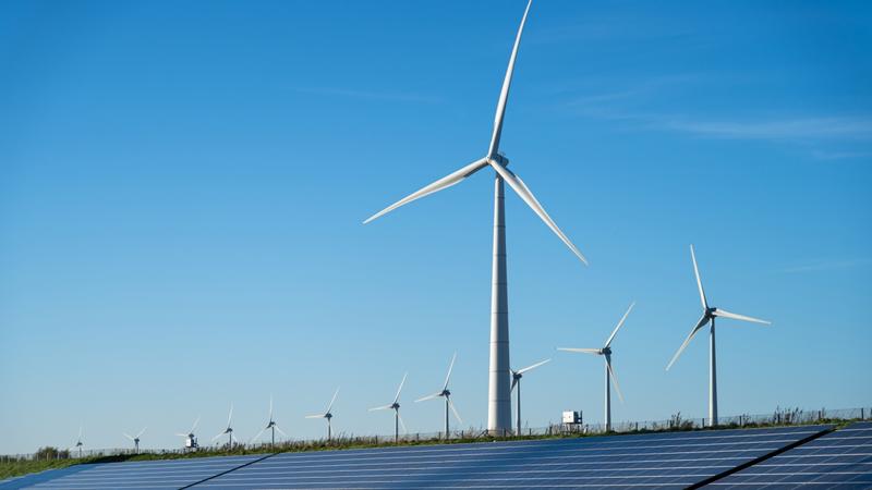 Transizione energetica in Italia e nella Ue: il ritardo che non possiamo più permetterci