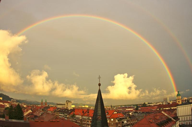 (POGLED) O življenju, ljubezni in smrti