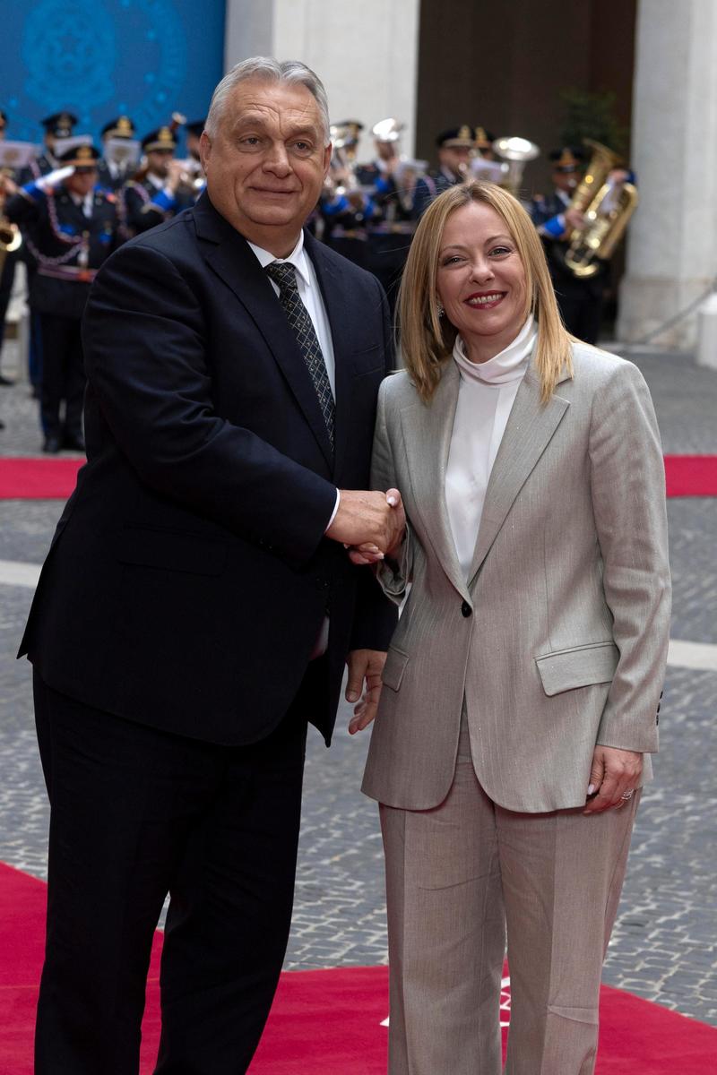 Orban a Palazzo Chigi: “L’Europa non conta nulla”. Meloni media: “Meno veti su Kiev”