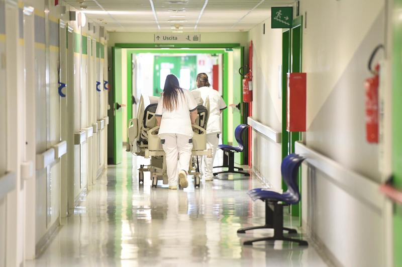 Sanità: aumenti per infermieri e paramedici fino a 170 euro al mese, ok alla settimana corta Sanità: aumenti per infermieri e paramedici fino a 170 euro al mese, ok alla settimana corta
