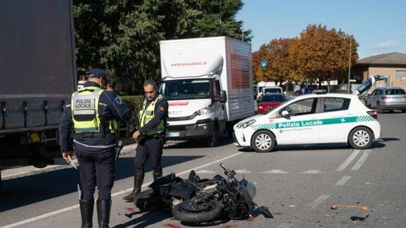 Violento schianto a Cologno, resta grave il 19enne Violento schianto a Cologno, resta grave il 19enne