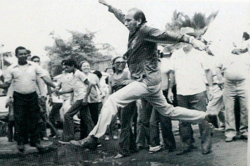 Camina, gobierna y cae, por Douglas Zabala