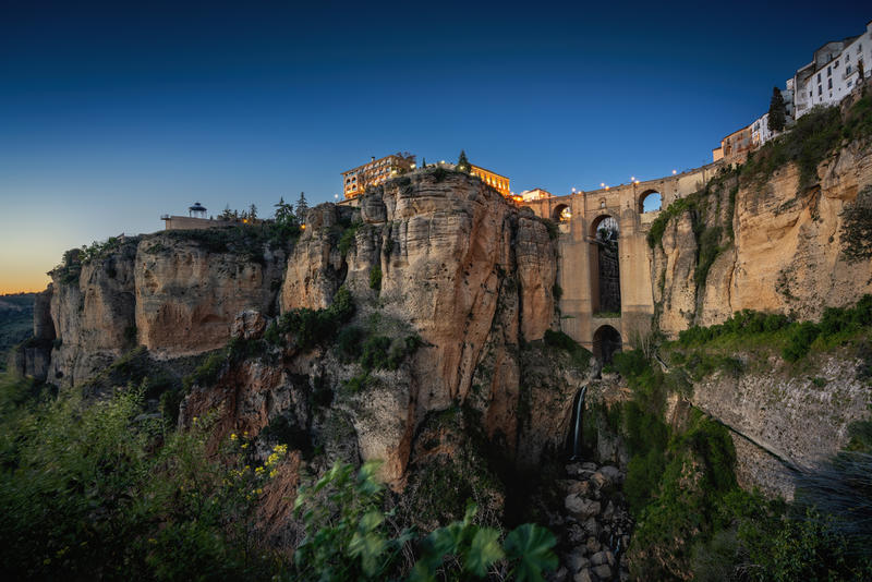 Fatal beauty /					 													 						A love letter to Ronda