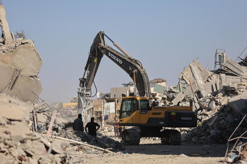 Israeli official: Reconstruction of Gaza can begin immediately in areas held by IDF