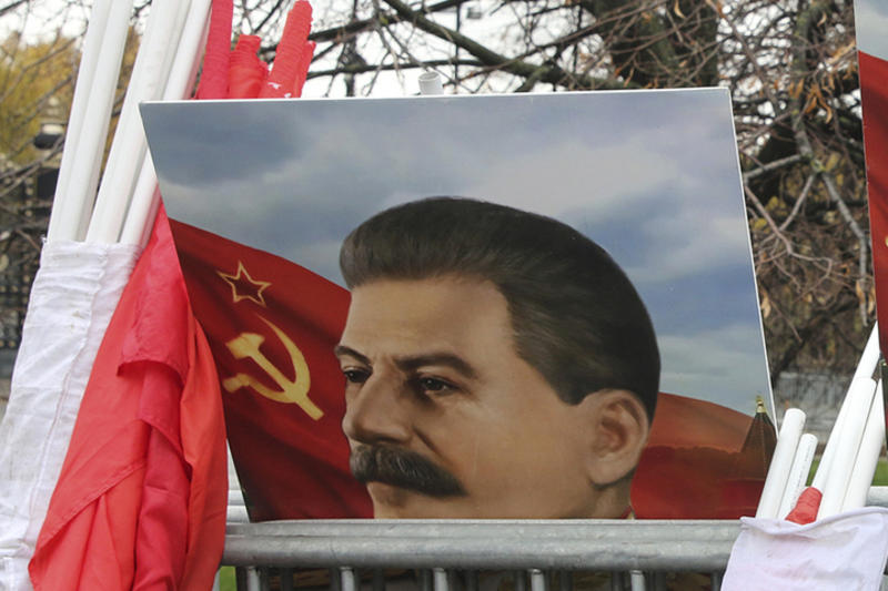 «В коммуне флирта нет»: комсомольцы решали задачи с помощью полового воздержания