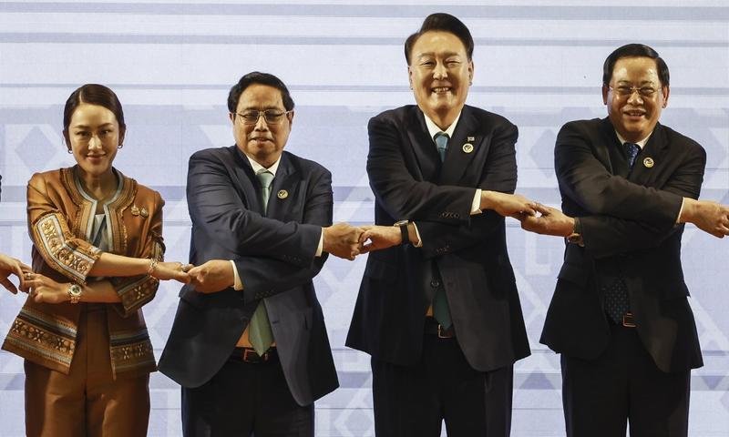 KOMENTAR VIŠESLAVA RAOSA AI kao novi Berlinski zid: Kako je posljednja oaza komunizma bez McDonald'sa postala centar svijeta