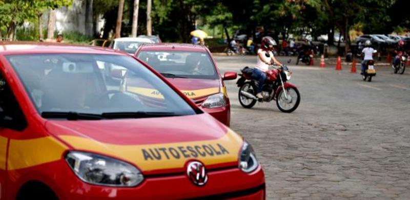 Instrutores defendem mudanças na CNH e acusam autoescolas de assédio