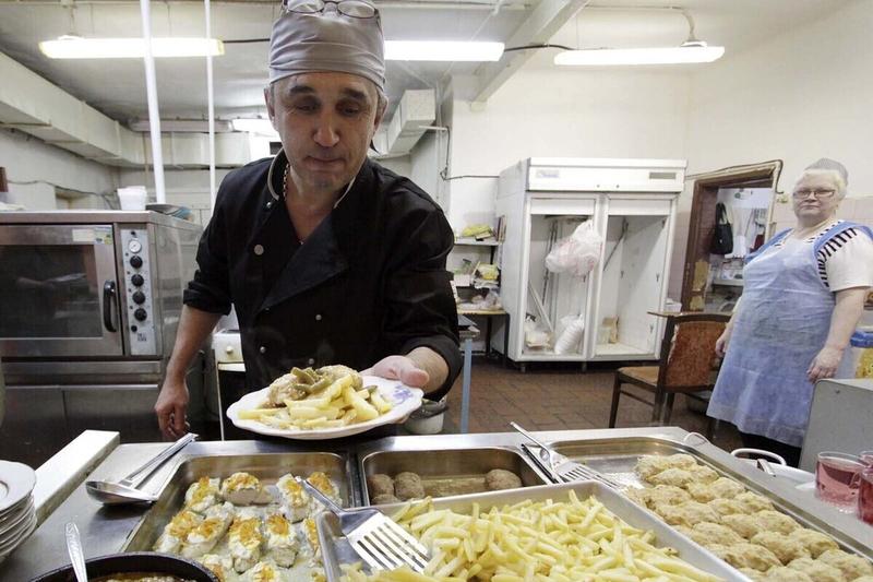 Идея превратить школьный буфет в шведский стол вызвала много вопросов