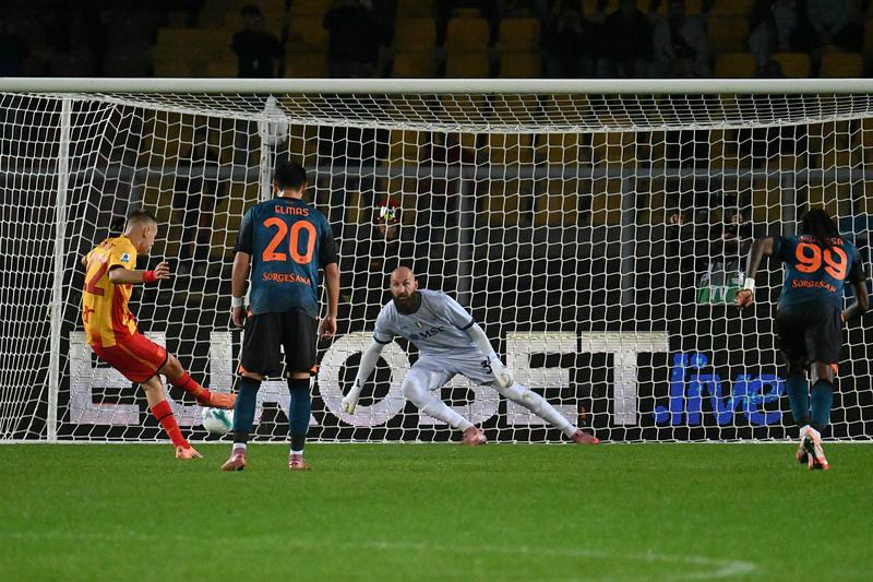 Lecce-Napoli 0-1, Anguissa spezza il tabù trasferta e Camarda sbaglia un rigore