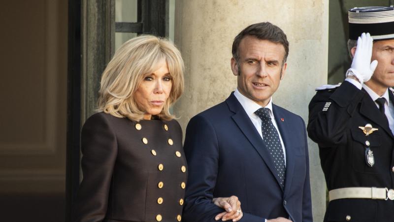 Blogger e complottisti: in dieci alla sbarra per aver diffuso la teoria secondo cui Brigitte Macron sarebbe nata uomo