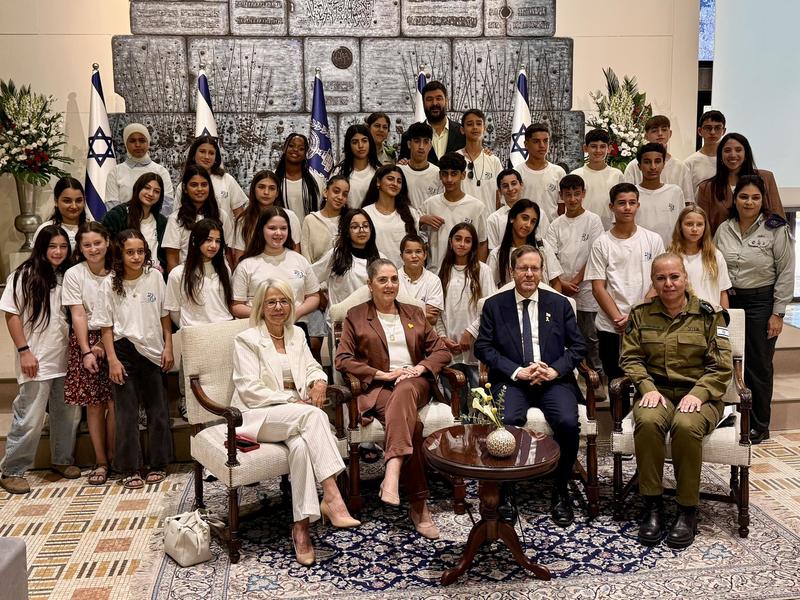 ‘Ani Lo Medaber Ivrit’ (I Don’t Speak Hebrew)