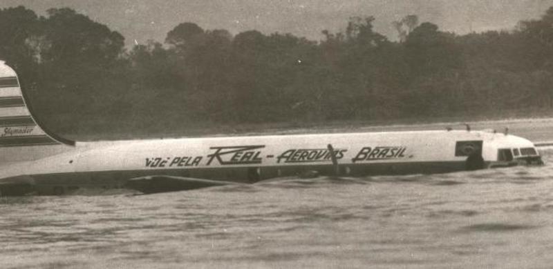 Milagre na praia da Baleia: pouso no mar salvou voo com motor em chamas