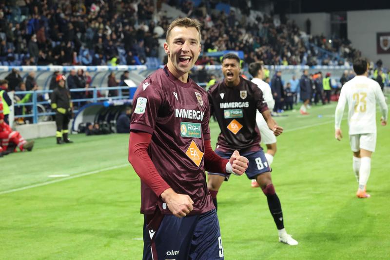 Reggiana, notte magica: vittoria nel derby e prima sconfitta del Modena