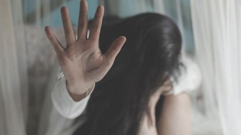 Nascosto in casa della moglie che aveva picchiato: 48enne in carcere