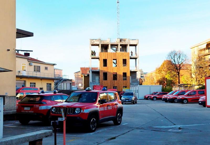 Pavia, la sede dei pompieri fa acqua: “Amianto e perdite idriche, in caserma sicurezza a rischio”