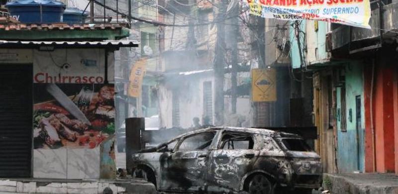 Governo do RJ finca bandeira em montanha de corpos para ocultar inépcia