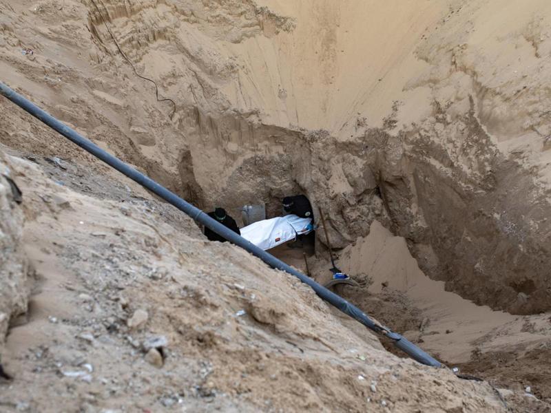 Il gioco pericoloso di Hamas sugli ultimi corpi per rimandare la fase due (e il suo disarmo)