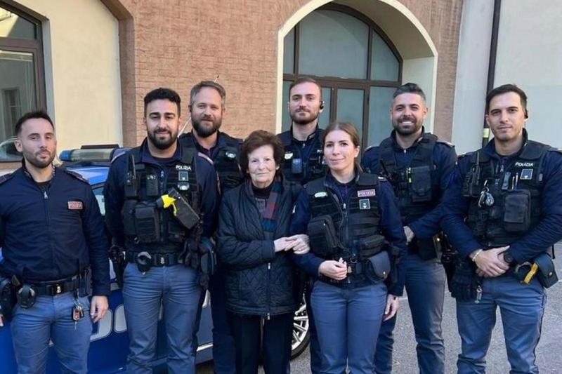 Rubano borsetta da auto a Reggio Emilia, subito bloccati