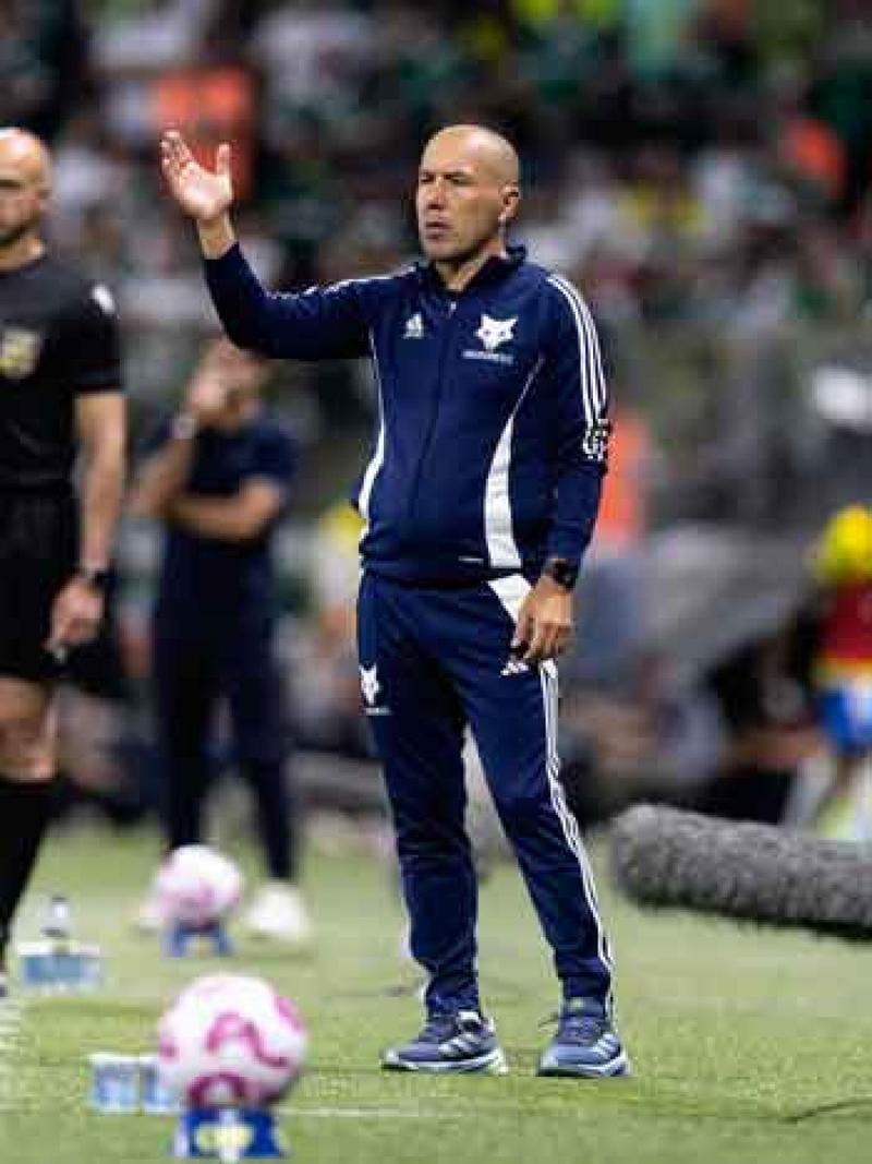 CAMPEONATO MANCHADO PELA ARBITRAGEM E A MÁ GESTÃO DA CBF CAMPEONATO MANCHADO PELA ARBITRAGEM E A MÁ GESTÃO DA CBF