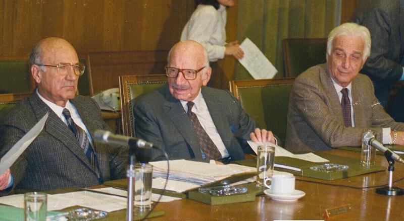 Ξενοφών Ζολώτας: Μια συζήτηση του παρελθόντος, στραμμένη στο μέλλον Ξενοφών Ζολώτας: Μια συζήτηση του παρελθόντος, στραμμένη στο μέλλον