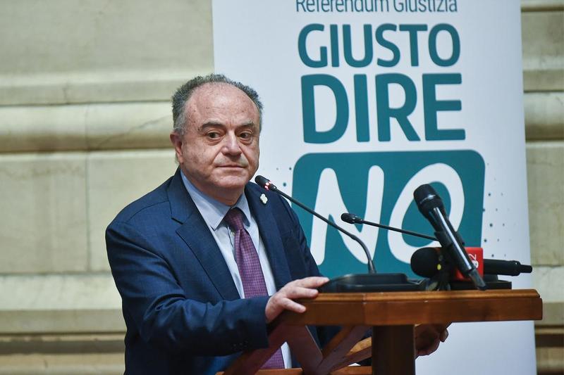 Non è vero che l’Anm ha lasciato solo Gratteri: lo ha lasciato indisturbato