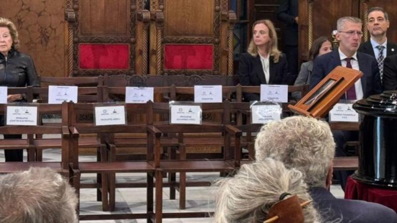 Η ξεχασµένη ιστορία και οι εµµονές ενός ολόκληρου πολιτικού χώρου Η ξεχασµένη ιστορία και οι εµµονές ενός ολόκληρου πολιτικού χώρου