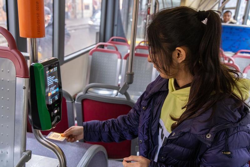 Biglietti degli autobus più cari a Ferrara, in arrivo un aumento del 27%