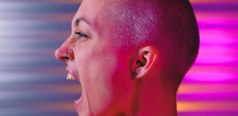 Você toparia fazer parte do clube do grito? Berrar é tendência anti-stress