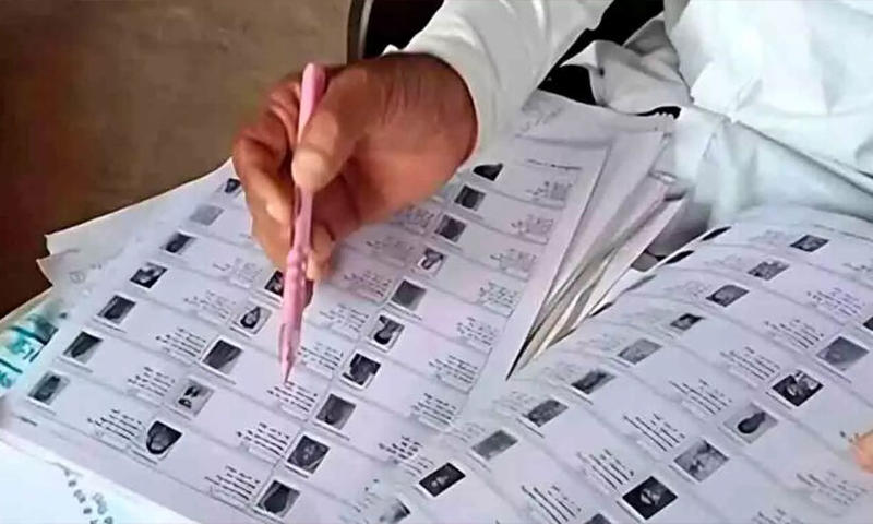 എസ്.ഐ.ആർ: വേഷംമാറിയെത്തുന്ന പൗരത്വ പരിശോധന എസ്.ഐ.ആർ: വേഷംമാറിയെത്തുന്ന പൗരത്വ പരിശോധന