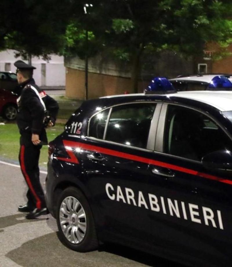 Violenta lite tra operai per i soldi. Aggrediti anche i carabinieri