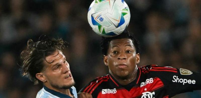 Mesmo com apito contra, Fla sobrevive e vai à final da Libertadores