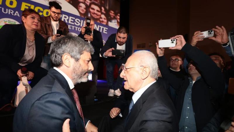 Fico apre la campagna elettorale, l'abbraccioÂ di De Luca: Â«Ci volevano divisi, vinceremoÂ»