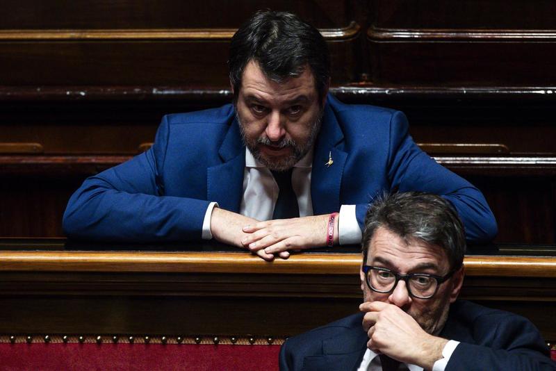 Giorgetti frena la Lega: “Banche e pace fiscale? Non decido tutto io: non sono il Papa né Trump” Giorgetti frena la Lega: “Banche e pace fiscale? Non decido tutto io: non sono il Papa né Trump”