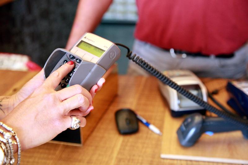 Vuoi risparmiare? Evita la carta di credito. Dieci consigli per gestire al meglio il proprio budget