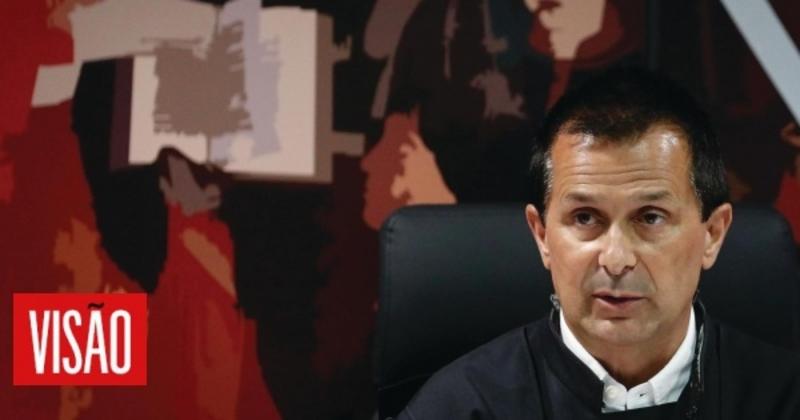 De joelhos perante o todo-poderoso