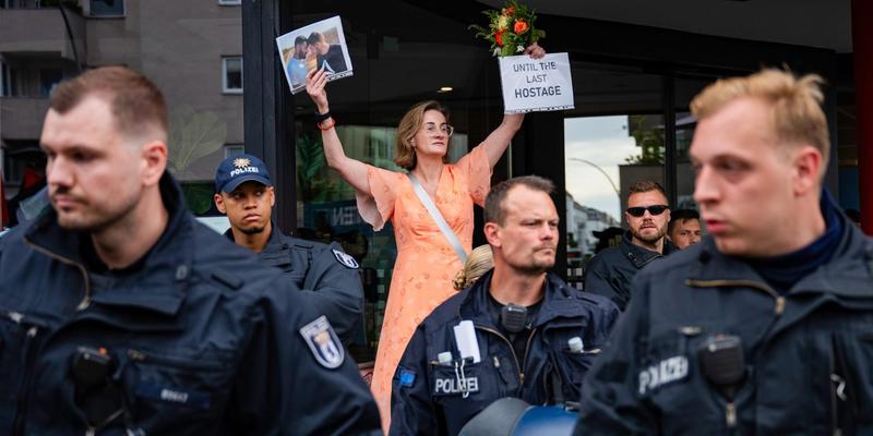 Die Frau mit den Blumen