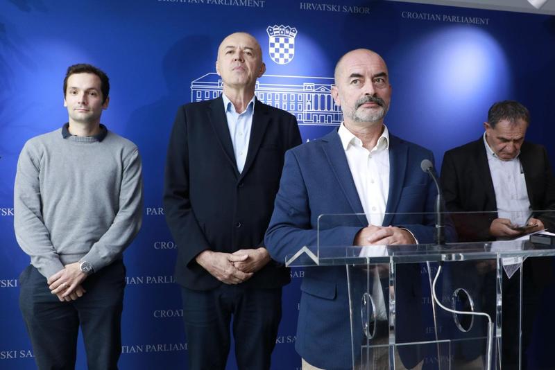 Ivica Ivanišević: Plenković je fotorobot hrvatskog cici-micija i Bakarić desnog centra, svjestan da mu se odrišila cima