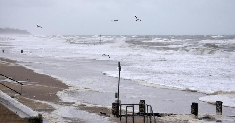Quicksand warning after woman gets trapped on north Norfolk beach Quicksand warning after woman gets trapped on north Norfolk beach
