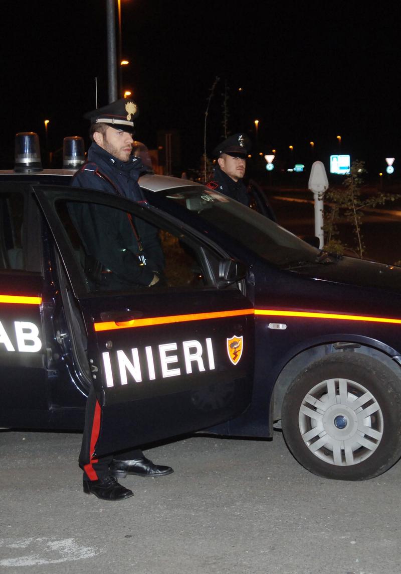 Serle, spara al vitello dei vicini: torna in cella. “Un allarmante curriculum, è pericoloso”