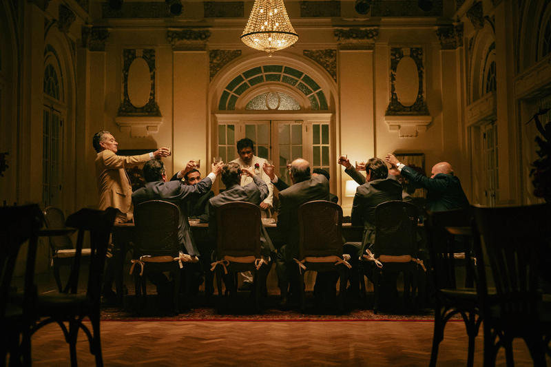 'Os Donos do Jogo', na Netflix, mostra por que no Brasil a realidade tripudia da ficção