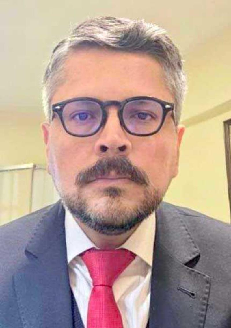 De descansos, feriados, decretos supremos negligentes y otros males Wilge Lizarazu Loza