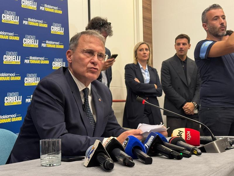 Cirielli: Â«L'abbraccioÂ tra Fico e De LucaÂ disorienta gli elettoriÂ»