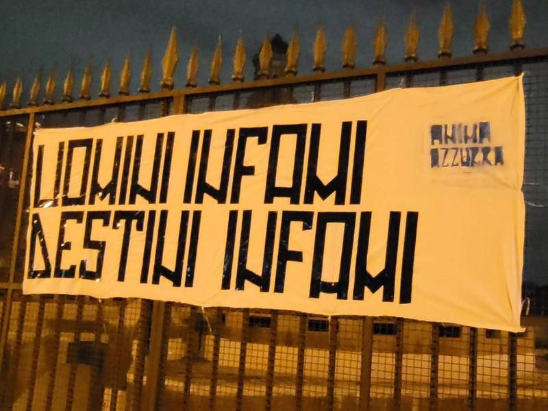 Spalletti alla Juventus, striscione di protesta a Napoli: Â«Uomini infamiÂ»