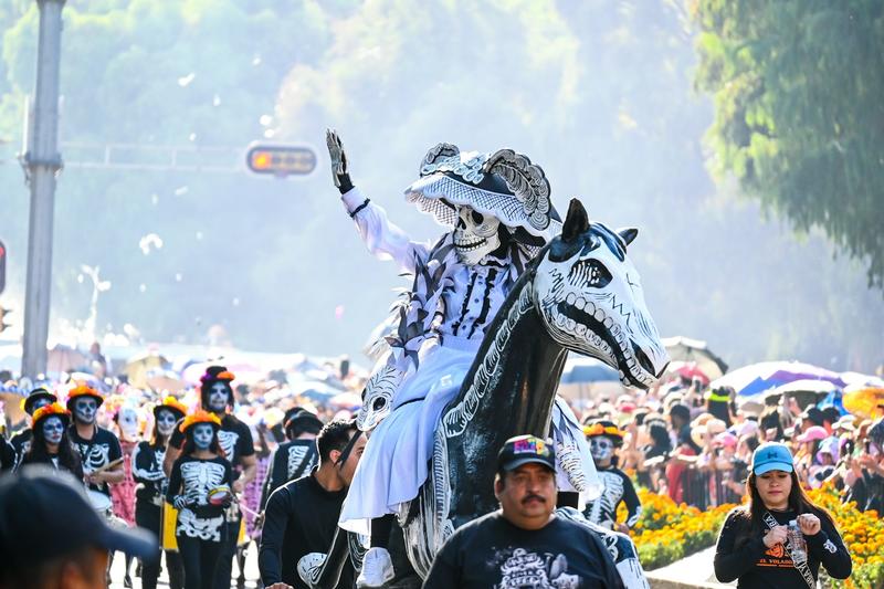 Cómo sobreviven las catrinas y los altares de muertos a Halloween y TikTok sin perder su identidad