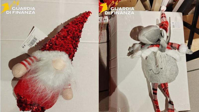 Lecco, Babbi Natale e gnomi pericolosi: sequestrati oltre mille giocattoli
