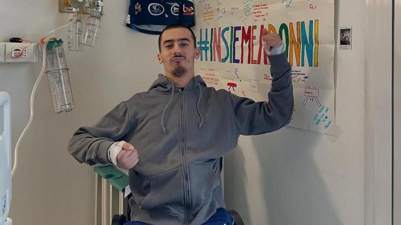 Le prime foto di Lorenzo Bonicelli dopo l'infortunio alle Universiadi: ''Di nuovo insieme a voi, grazie!''