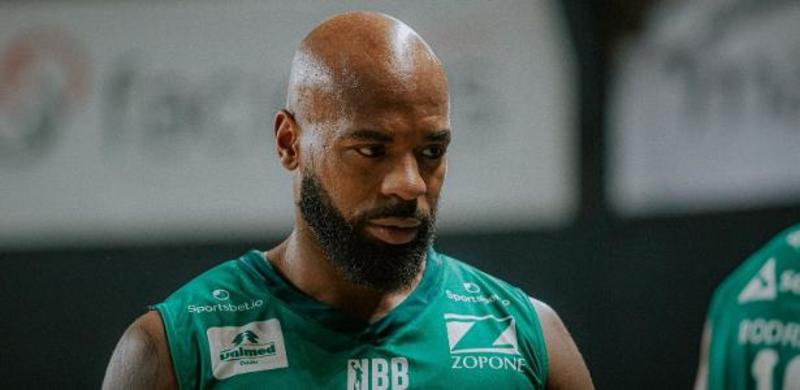 Tive pesadelos ao marcar Larry Taylor, o 'Alienígena' que deixou o basquete